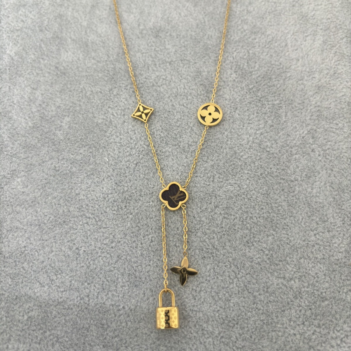 AURENA® CLOVER CHARM NECKLACE