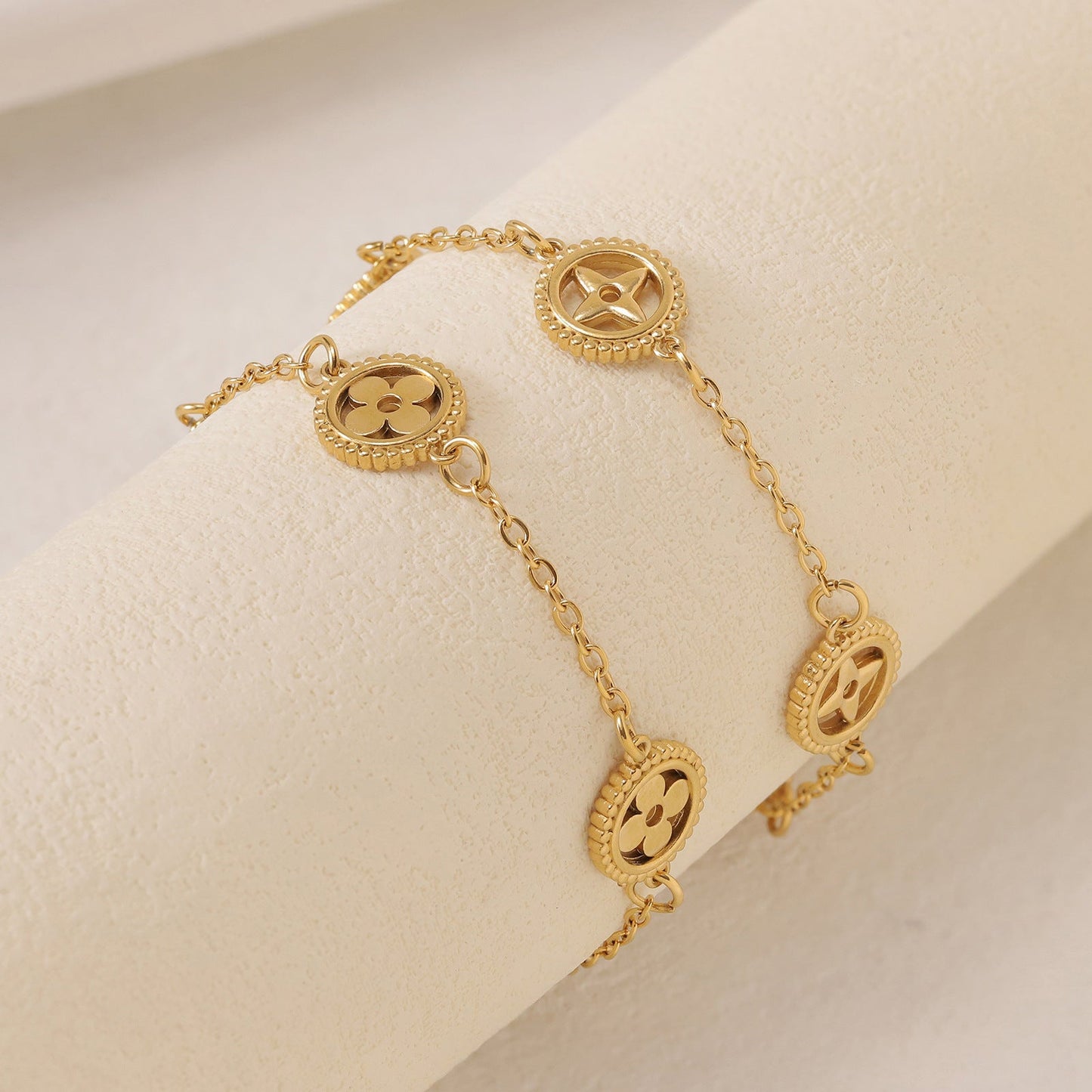 AURENA® HOLLOW CLOVER BRACELET
