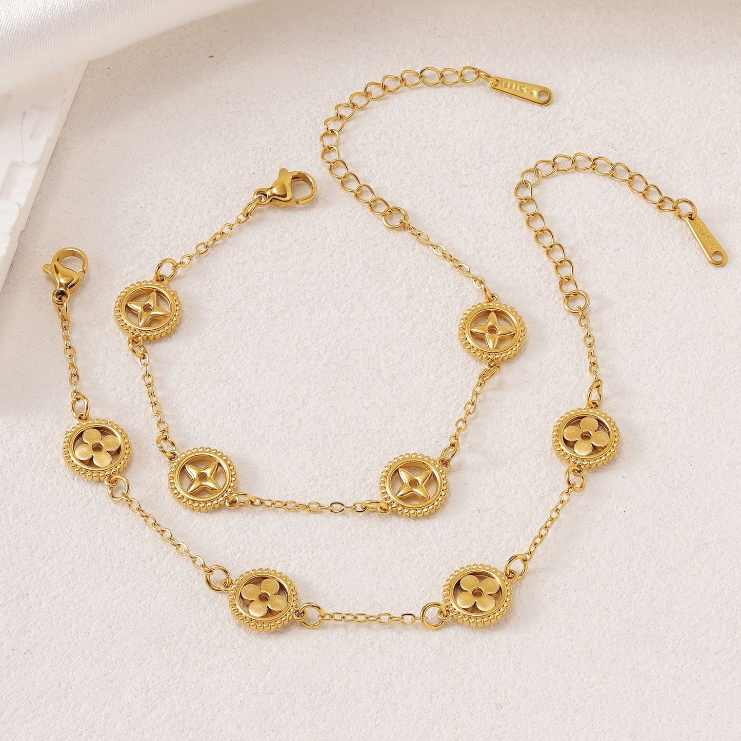 AURENA® HOLLOW CLOVER BRACELET