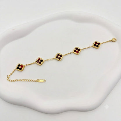 Chic Geometric Quatrefoil Statement Wristwear