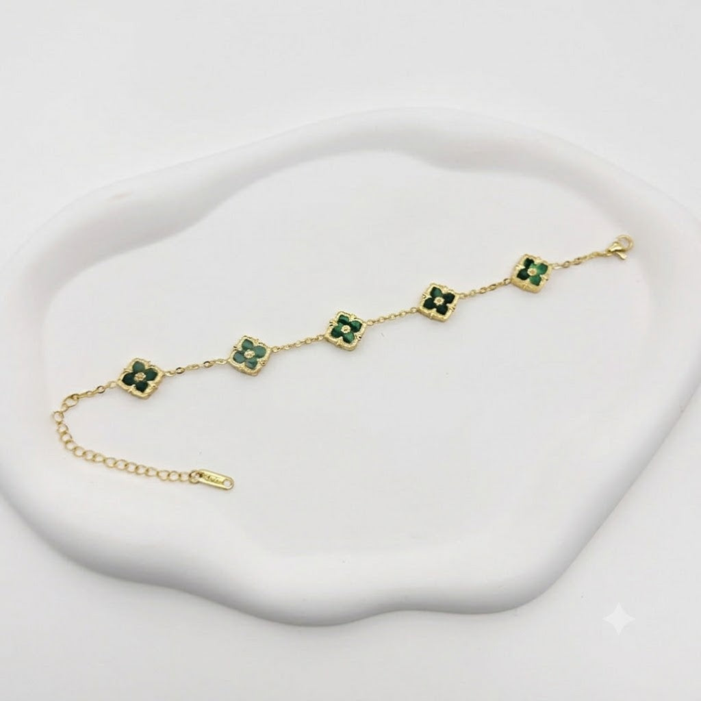 Chic Geometric Quatrefoil Statement Wristwear
