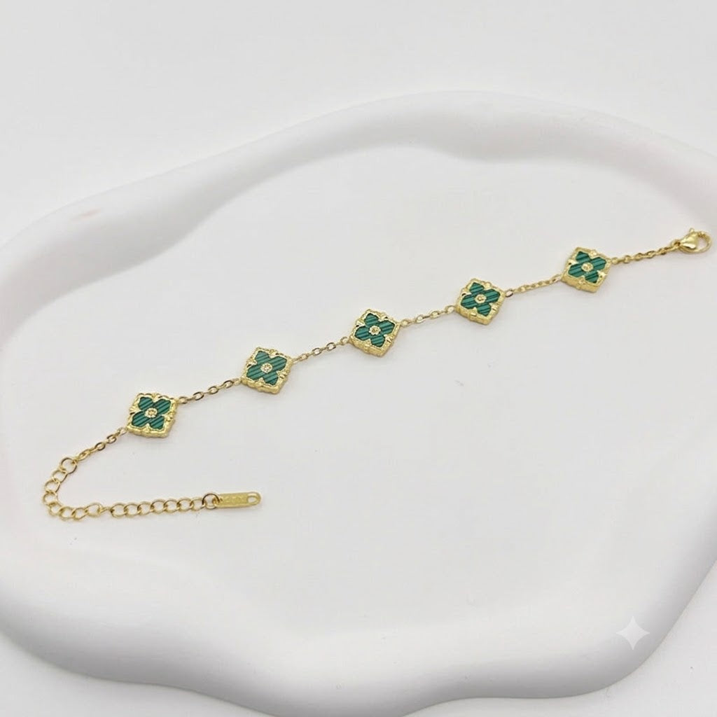 Chic Geometric Quatrefoil Statement Wristwear