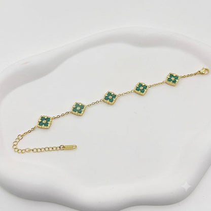 Chic Geometric Quatrefoil Statement Wristwear
