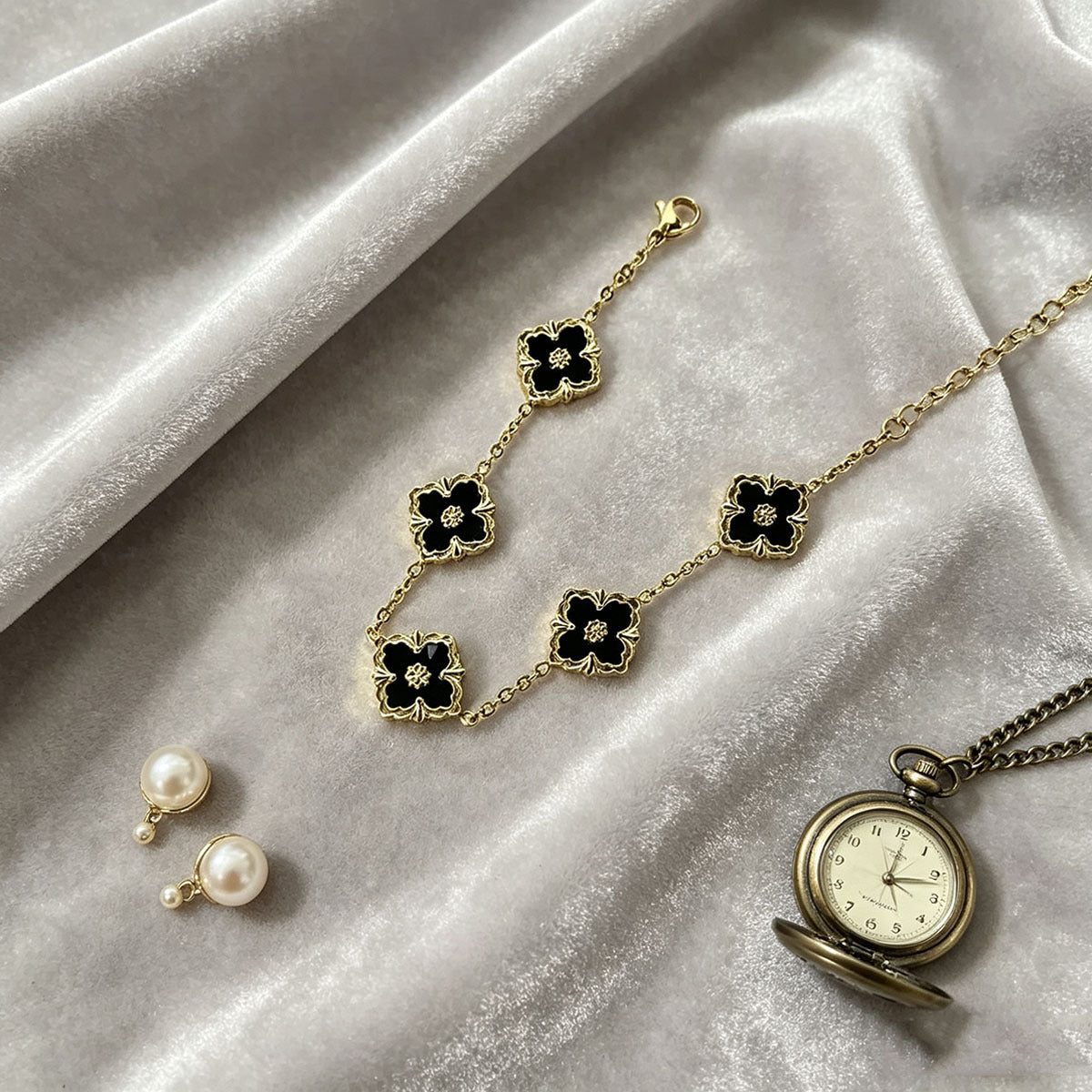 Mother-of-Pearl Clover Bracelet
