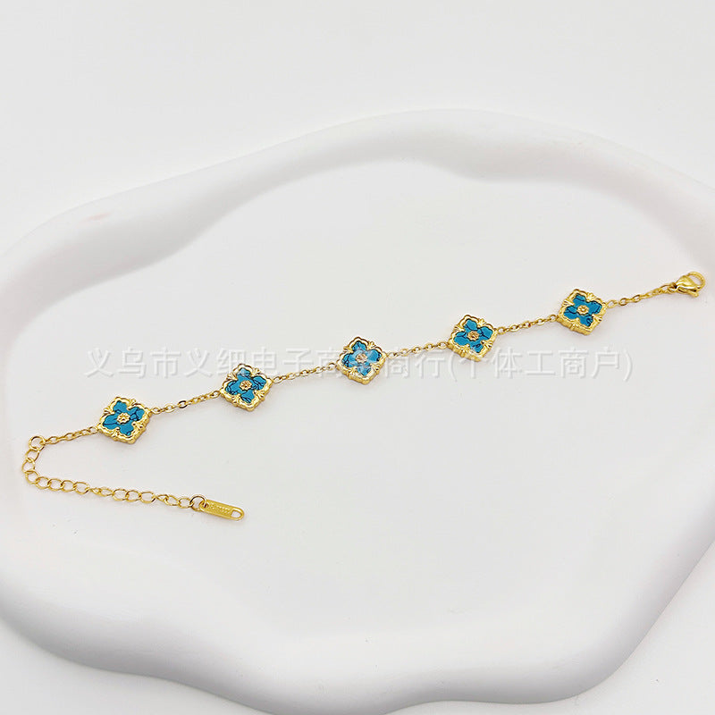 Chic Geometric Quatrefoil Statement Wristwear
