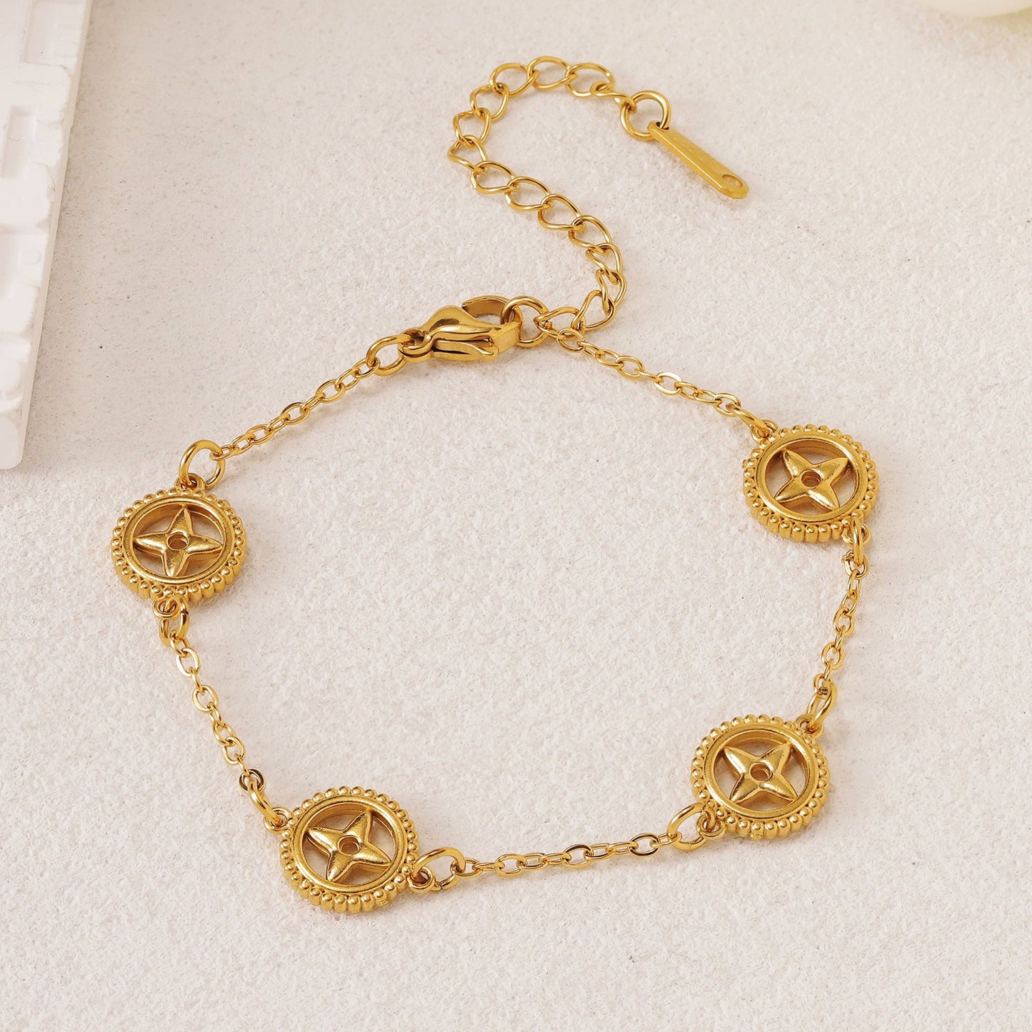 AURENA® HOLLOW CLOVER BRACELET