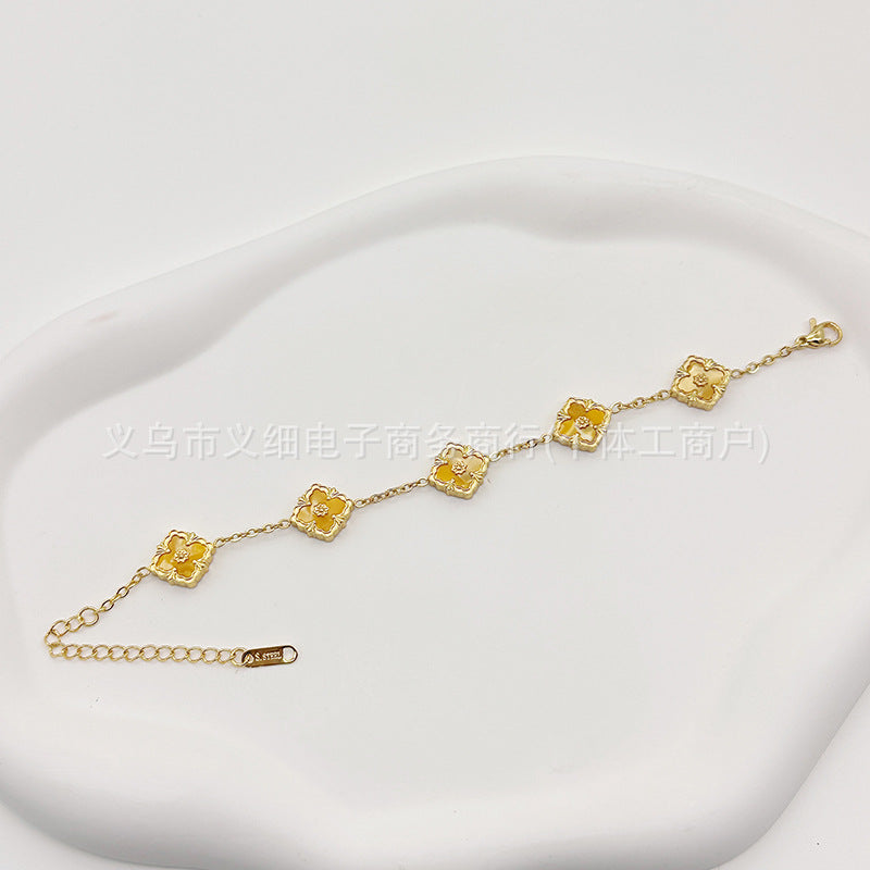 Chic Geometric Quatrefoil Statement Wristwear