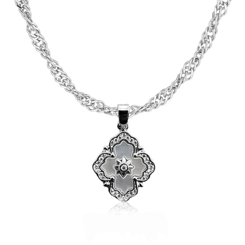 Rhombus Shell Clover Necklace