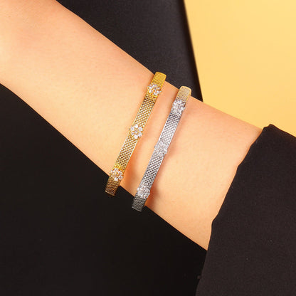 Floral Pavé Quatrefoil Bangle