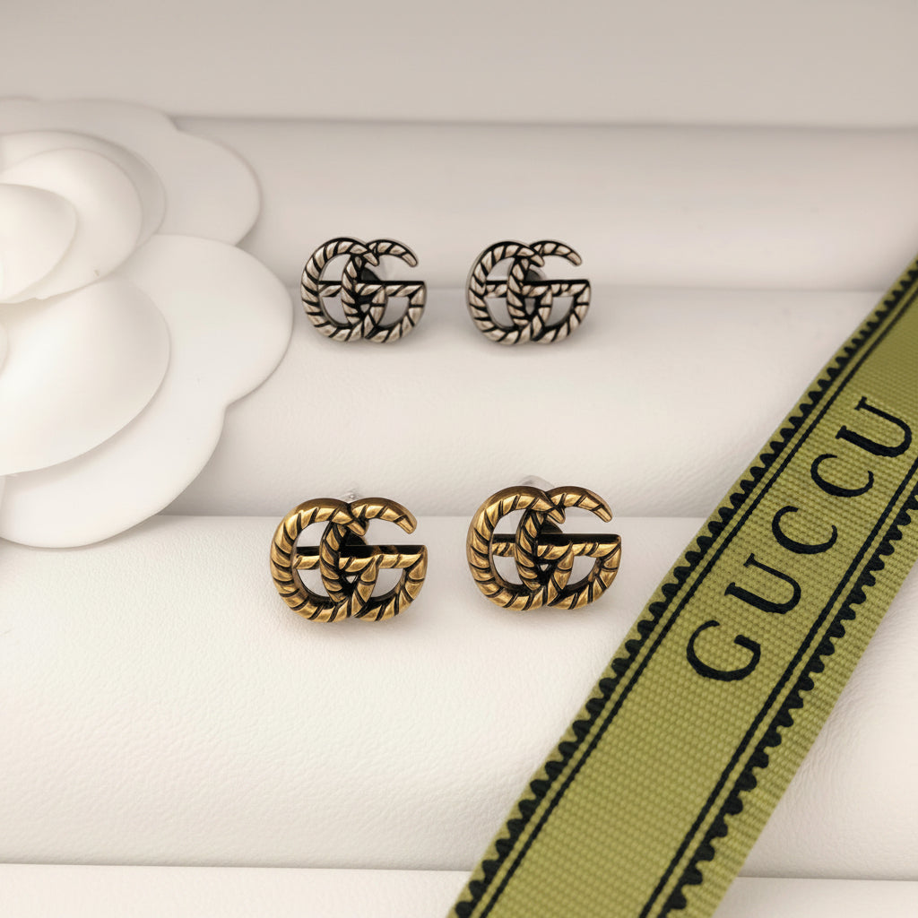 Chic Interlocking G Stud Earrings