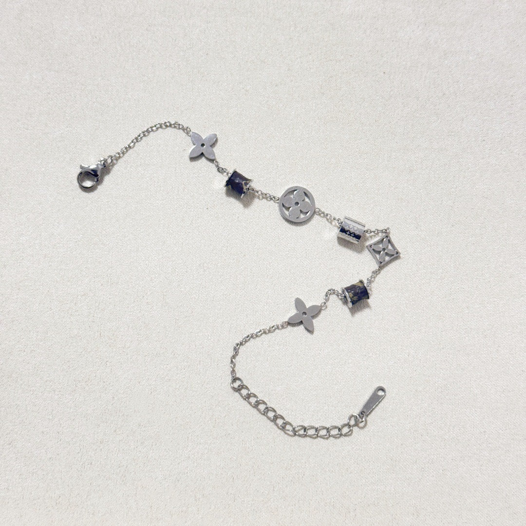 AURENA® CLOVER GRACE BRACELET