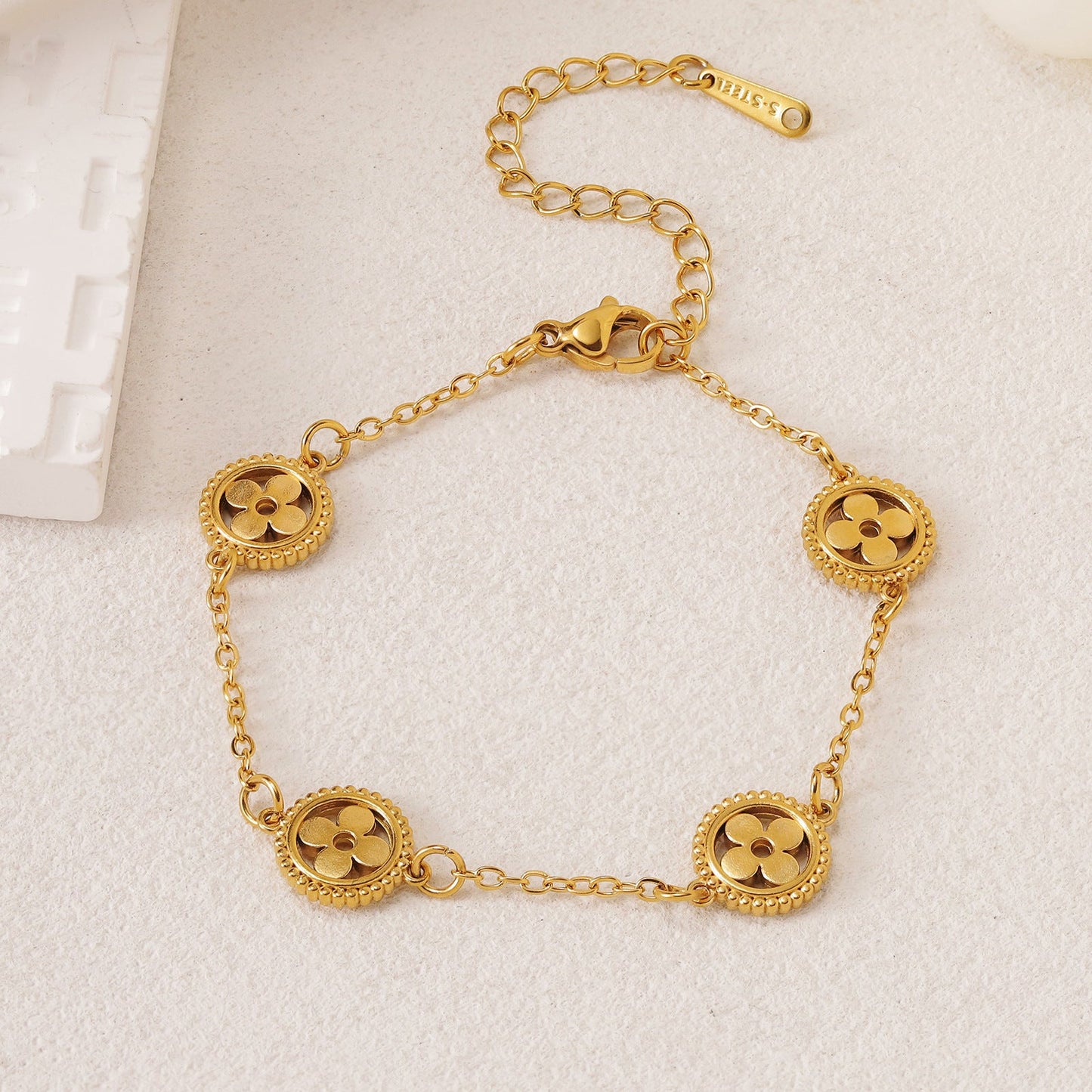 AURENA® HOLLOW CLOVER BRACELET