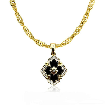 Rhombus Shell Clover Necklace