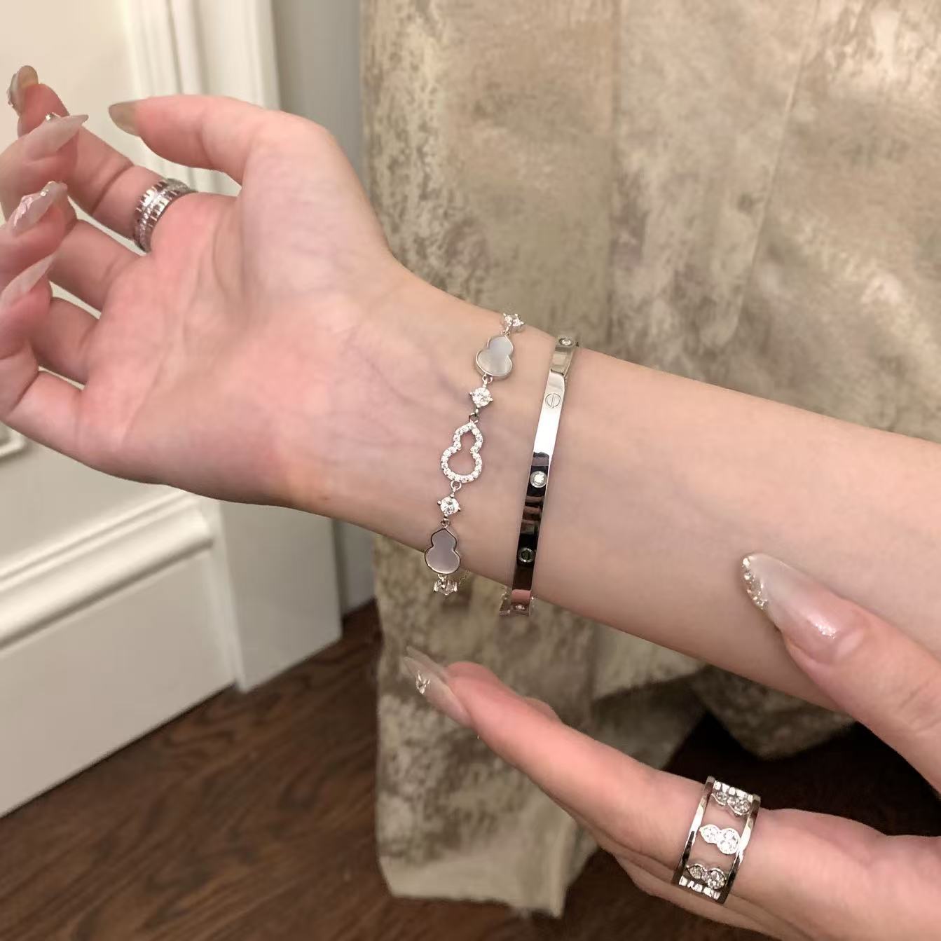 Luminous Gourd Silhouette Bracelet
