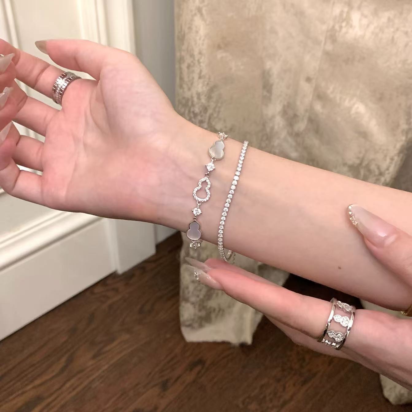 Luminous Gourd Silhouette Bracelet