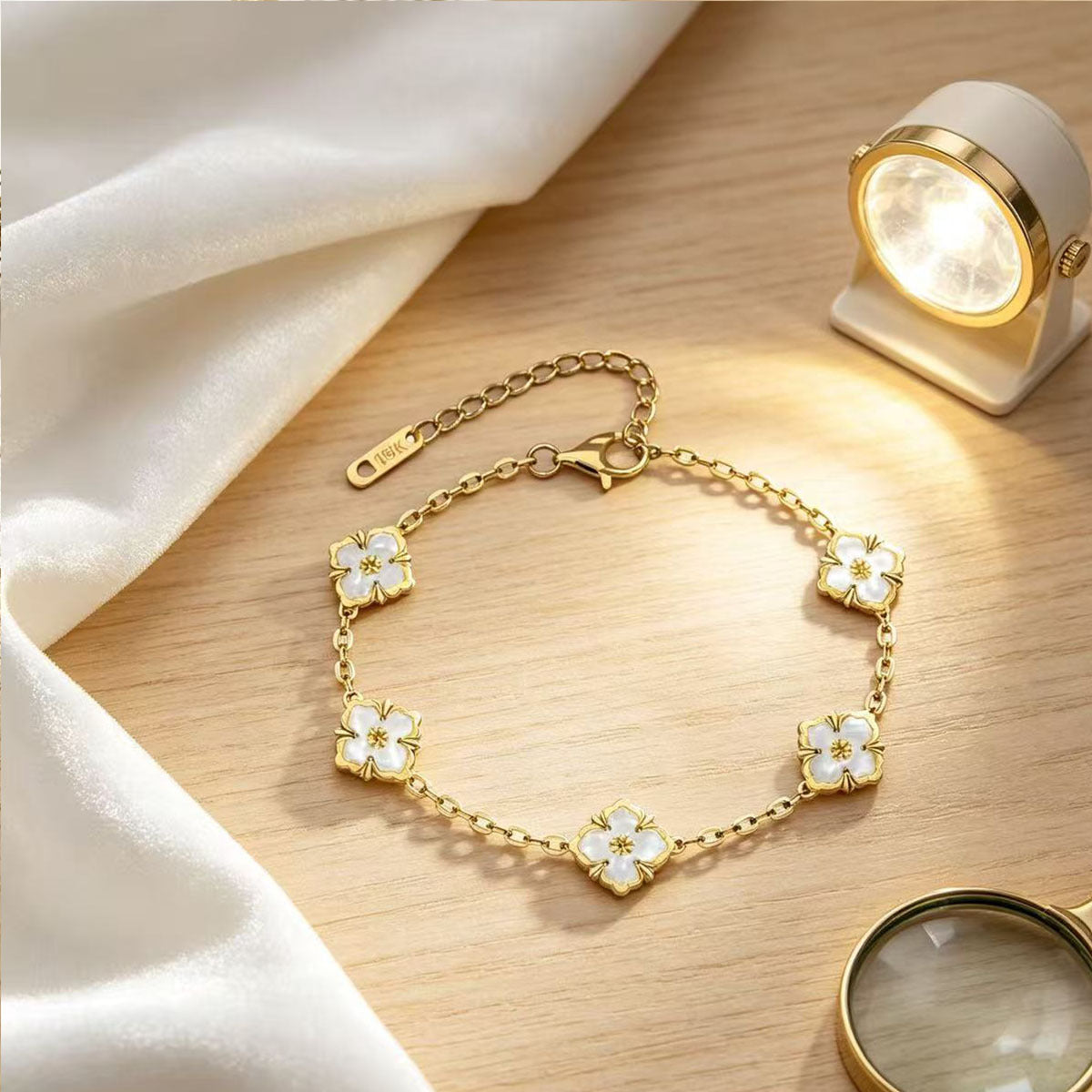 Mother-of-Pearl Clover Bracelet