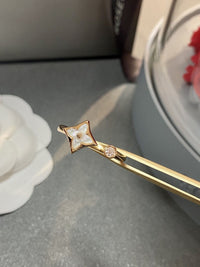 Champagne Gold + Pointed Flower