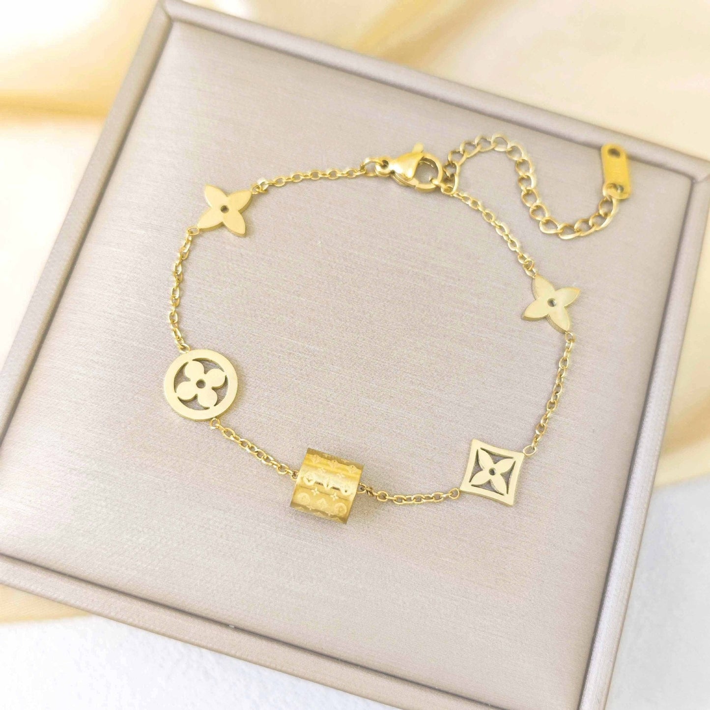 Chic Tarnish-Free Monogram Lucky Clover Choker